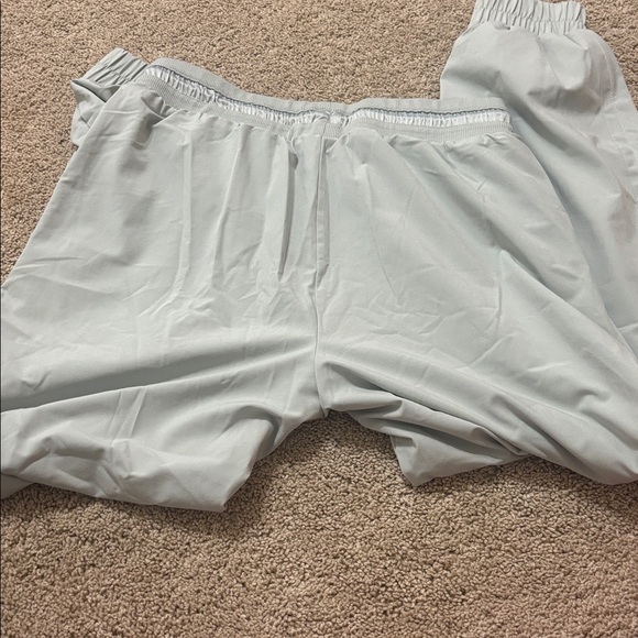 Athleta Girl Light Gray Chase the Chill Jogger Pants - Picture 4 of 5